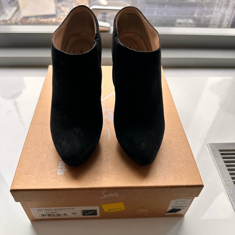 Authentic Christian Louboutin Vicky booty 36
